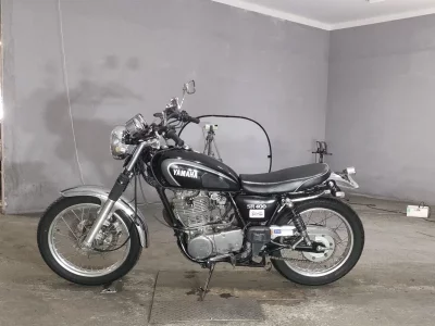 Yamaha SR400-1