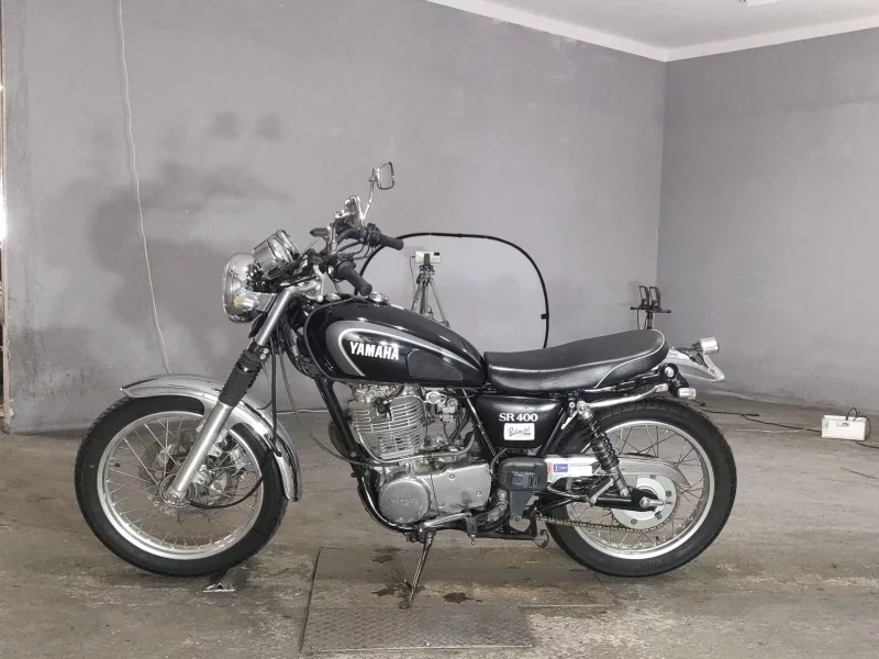 Yamaha SR400-1