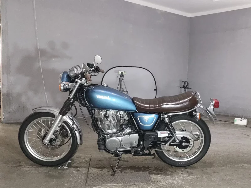 Yamaha SR400-1