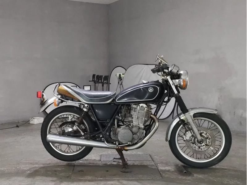 Yamaha SR400-1