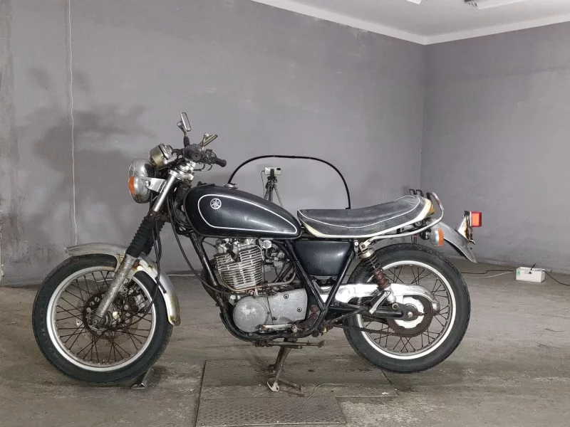 Yamaha SR400-1