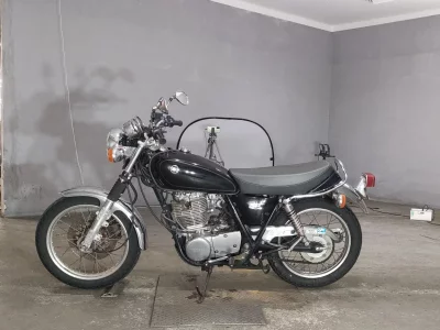Yamaha SR400-1