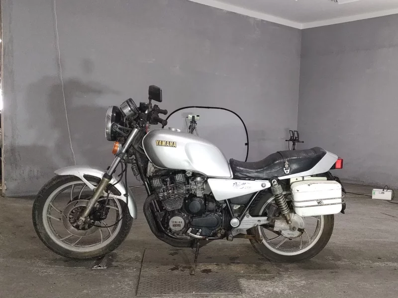 Yamaha XJ750E