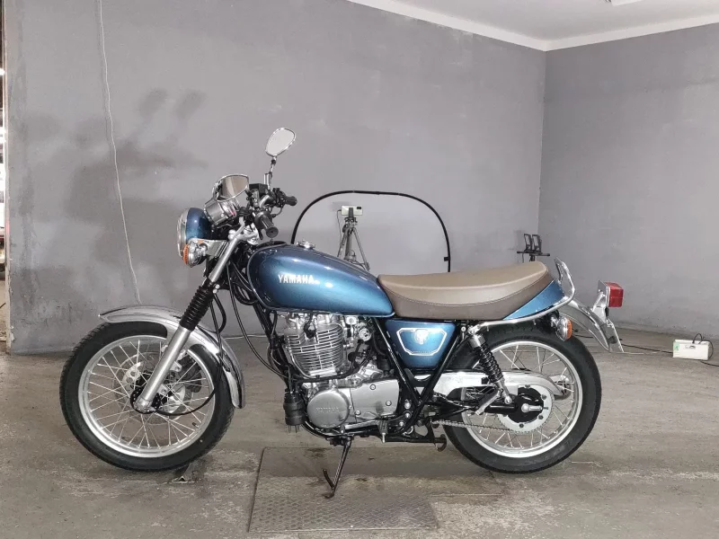 Yamaha SR400-1