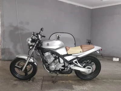 Yamaha SRX400-1