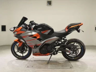 Kawasaki NINJA400-2