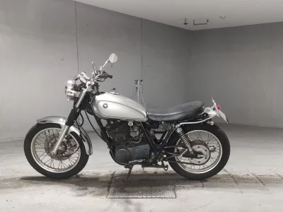 Yamaha SR400-1