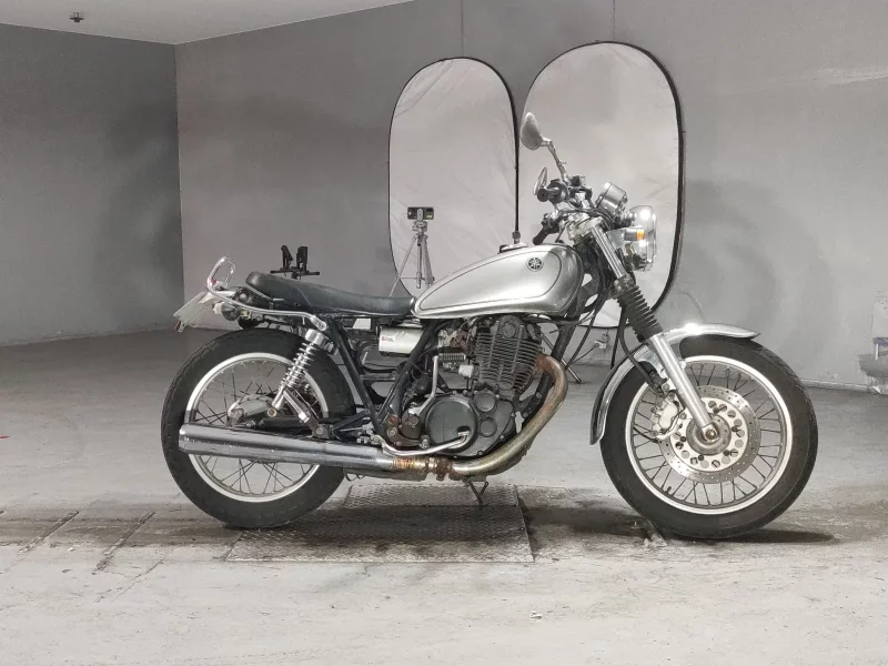 Yamaha SR400-1