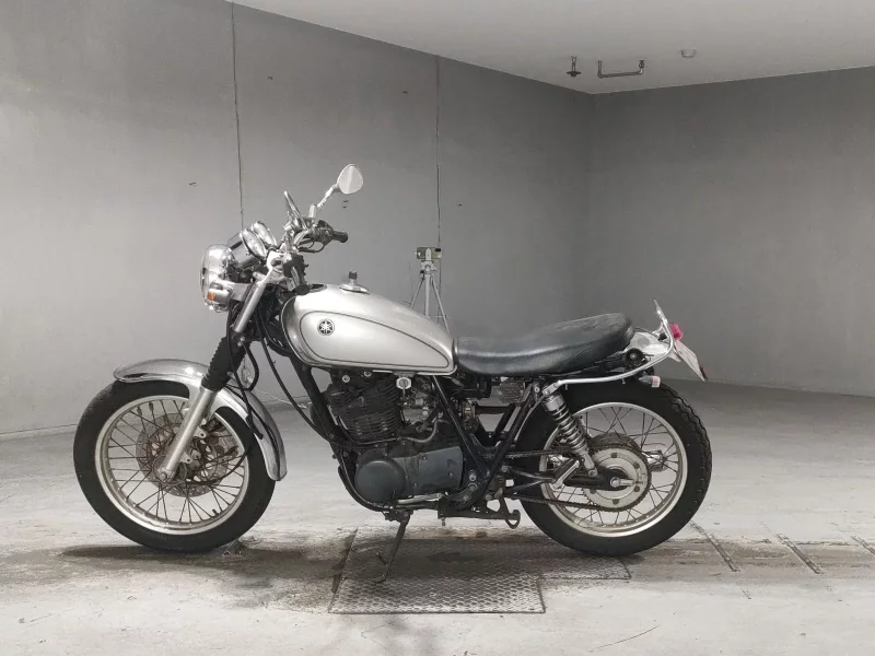 Yamaha SR400-1