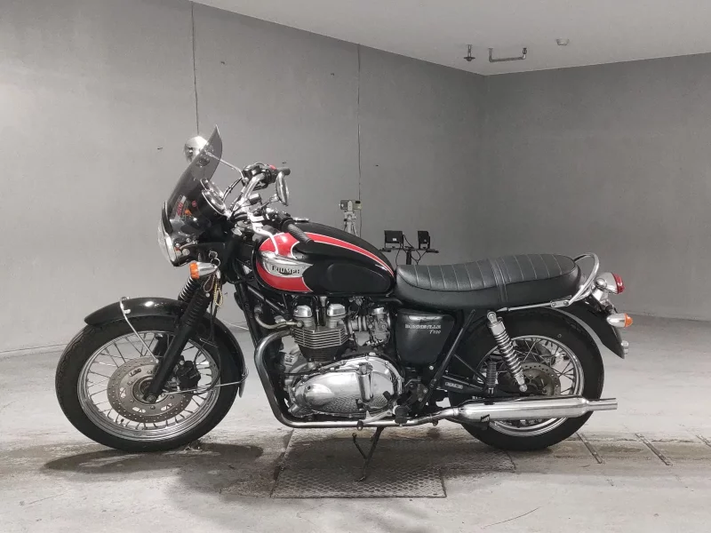 Triumph TRIUMPH T100 BONNEVILLE 900
