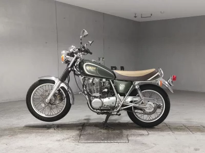 Yamaha SR400-1