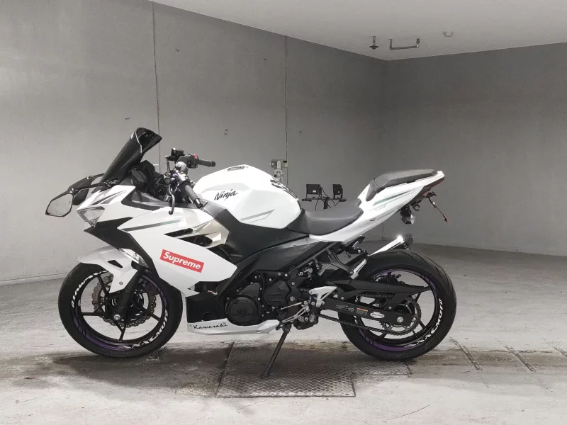 Kawasaki NINJA400