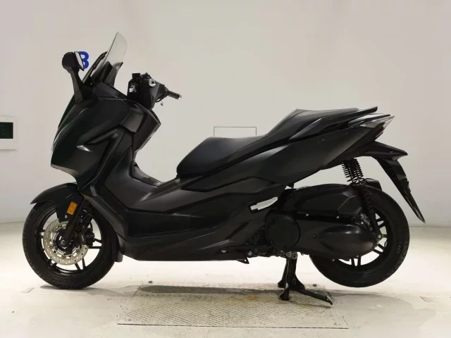 Honda FORZA -4