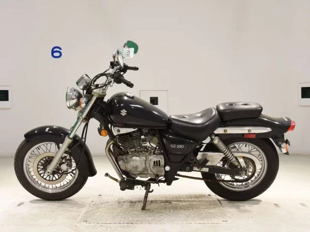 Suzuki GZ250