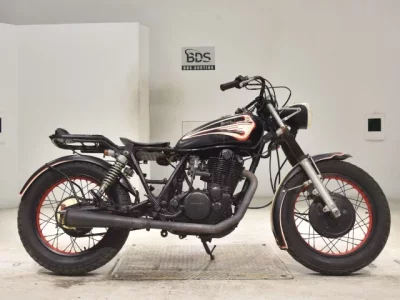 Yamaha SR400-2