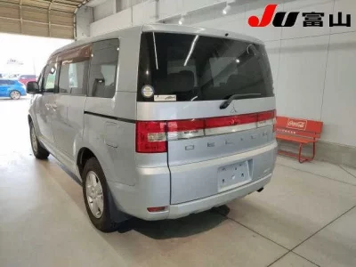 Mitsubishi DELICA D5