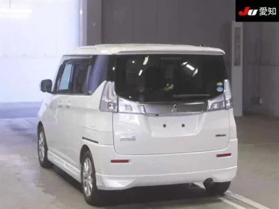 Mitsubishi DELICA D2