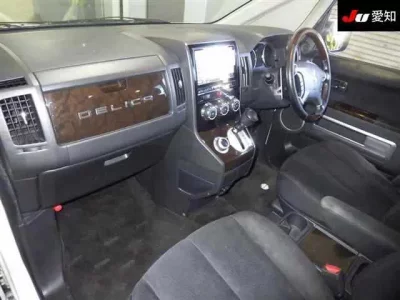 Mitsubishi DELICA D5