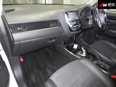Mitsubishi OUTLANDER PHEV