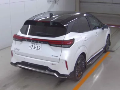 Nissan AURA
