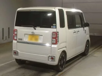 Toyota PIXIS MEGA