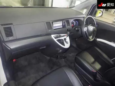 Toyota ISIS