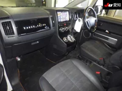 Mitsubishi DELICA D5