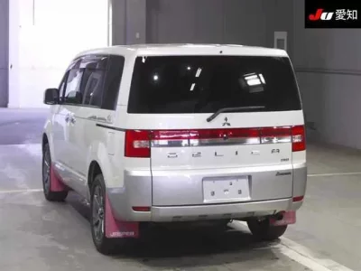 Mitsubishi DELICA D5