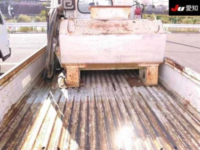 Nissan TRUCK