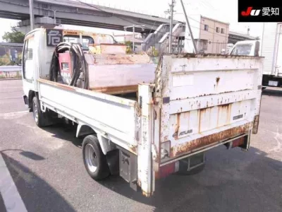 Nissan TRUCK