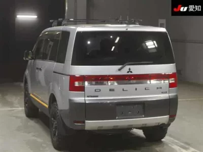 Mitsubishi DELICA D5