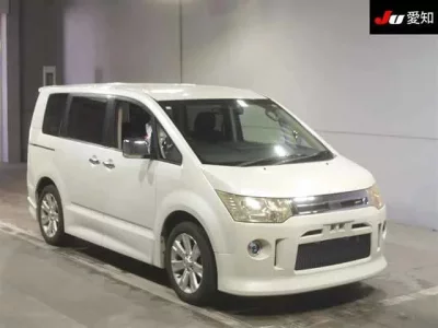 Mitsubishi DELICA D5