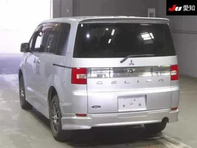 Mitsubishi DELICA D5