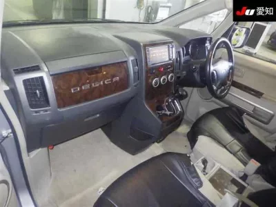Mitsubishi DELICA D5