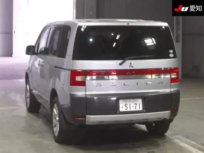 Mitsubishi DELICA D5