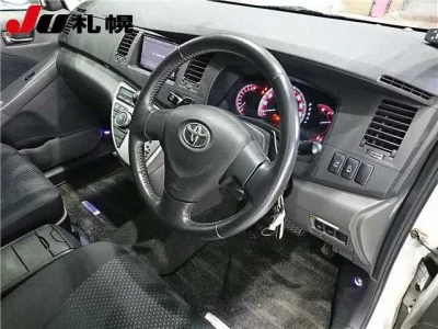 Toyota ISIS
