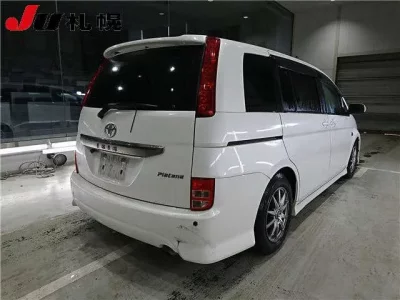 Toyota ISIS