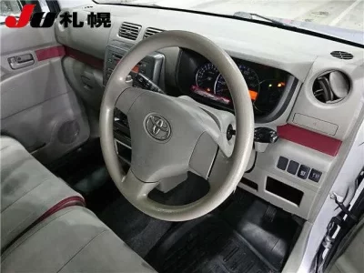 Toyota PIXIS SPACE