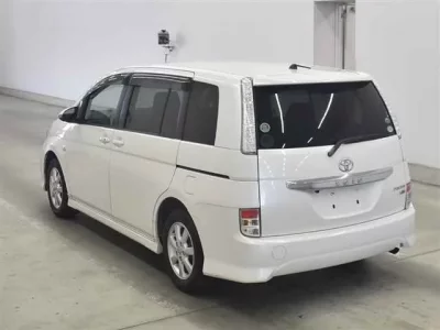 Toyota ISIS