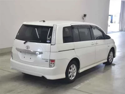 Toyota ISIS