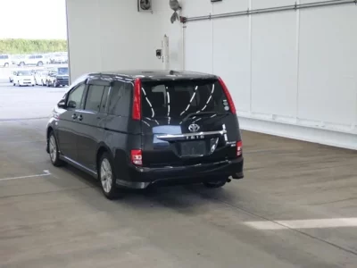 Toyota ISIS