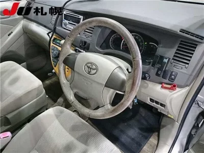 Toyota ISIS
