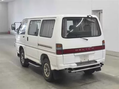 Mitsubishi DELICA WAGON