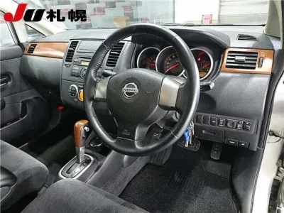 Nissan TIIDA LATIO
