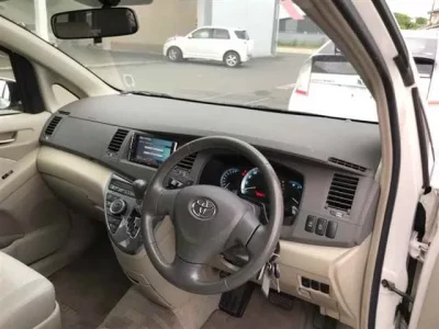 Toyota ISIS