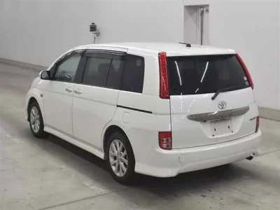 Toyota ISIS