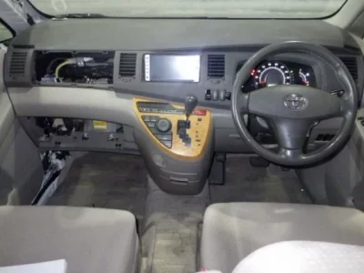 Toyota ISIS