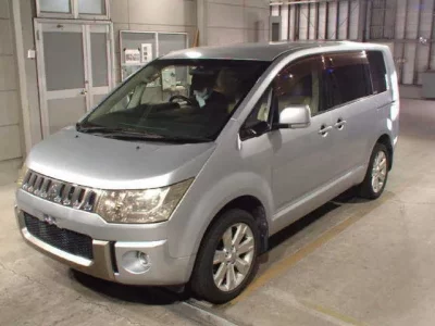 Mitsubishi DELICA D5