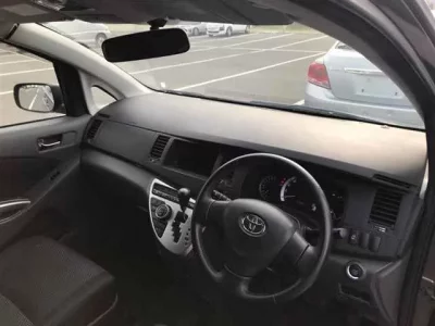 Toyota ISIS