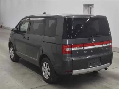 Mitsubishi DELICA D5